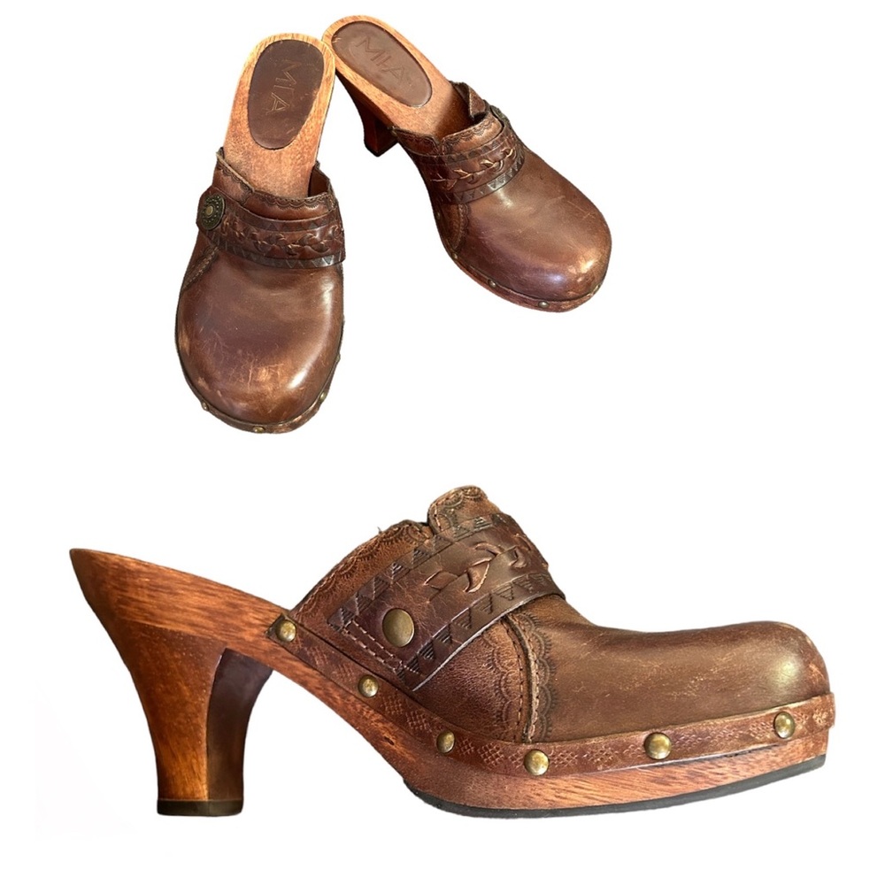 MIA leather closed toe wooden clogs, size 6